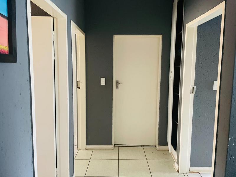 3 Bedroom Property for Sale in Die Hoewes Gauteng