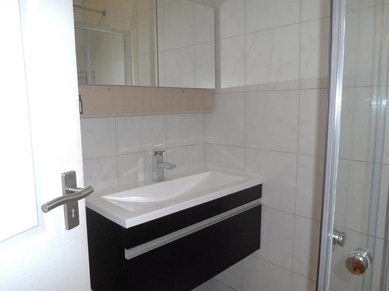 To Let 1 Bedroom Property for Rent in Sandown Gauteng