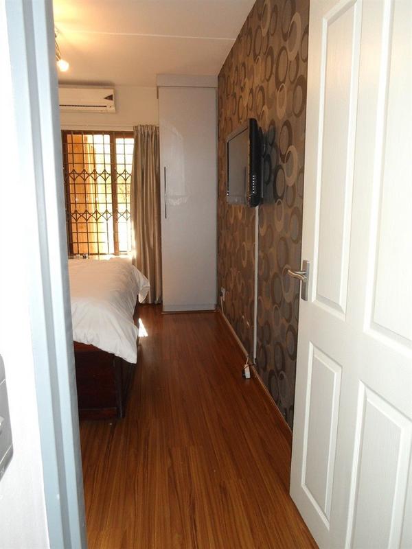 To Let 1 Bedroom Property for Rent in Sandown Gauteng