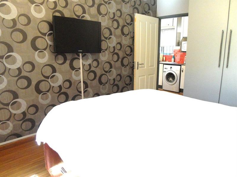 To Let 1 Bedroom Property for Rent in Sandown Gauteng