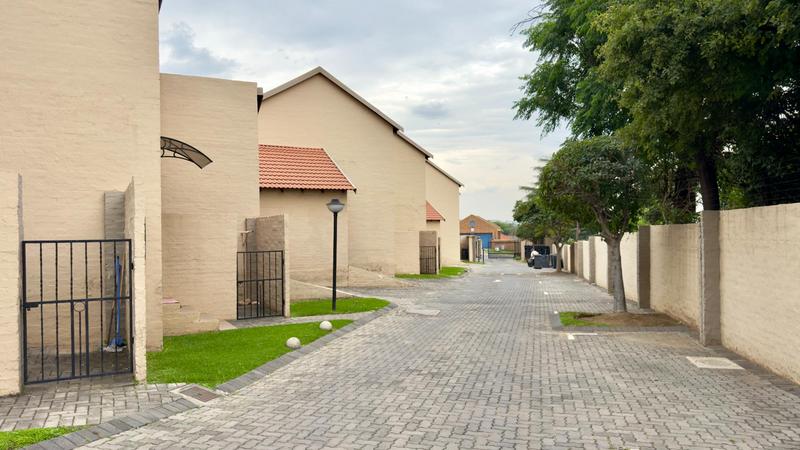 3 Bedroom Property for Sale in Halfway Gardens Gauteng