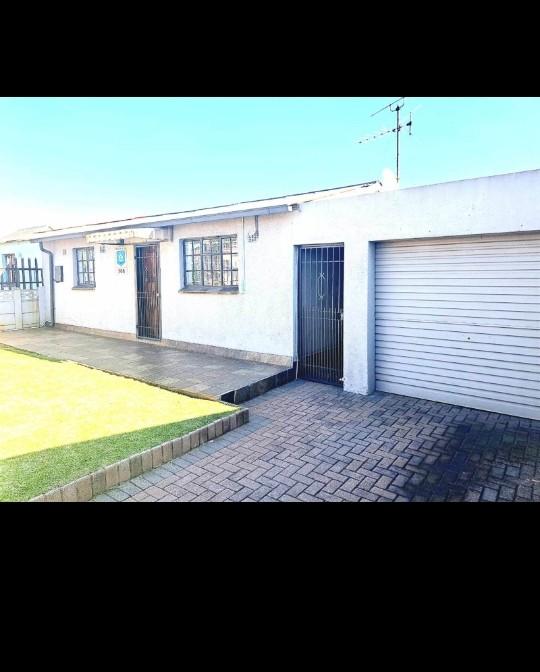 4 Bedroom Property for Sale in Actonville Gauteng