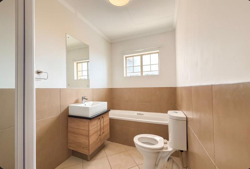 2 Bedroom Property for Sale in Heuweloord Gauteng