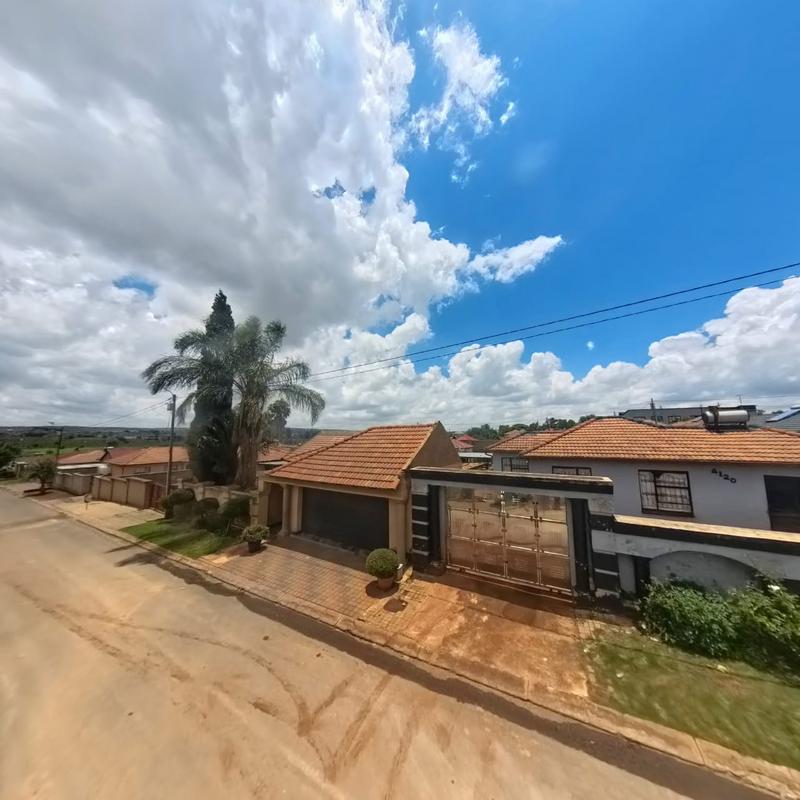 3 Bedroom Property for Sale in Clayville Gauteng