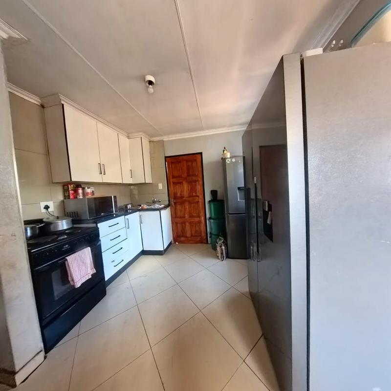 3 Bedroom Property for Sale in Clayville Gauteng