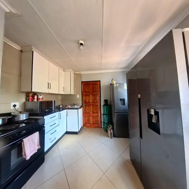 3 Bedroom Property for Sale in Clayville Gauteng