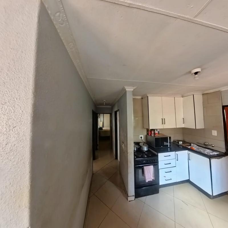 3 Bedroom Property for Sale in Clayville Gauteng