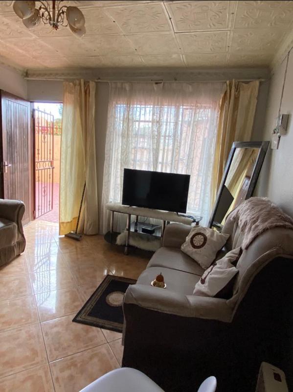 6 Bedroom Property for Sale in Tembisa Central Gauteng