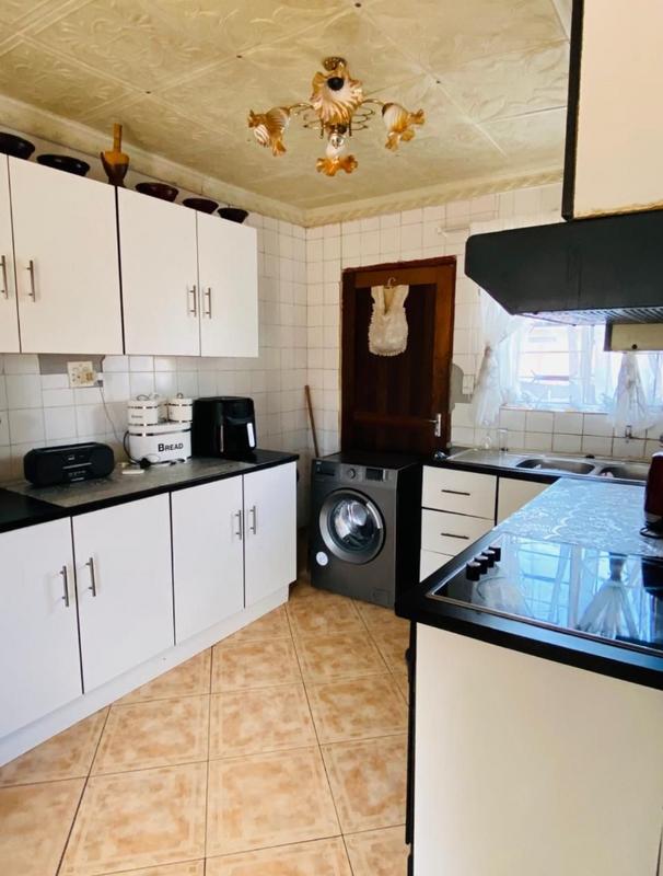 6 Bedroom Property for Sale in Tembisa Central Gauteng