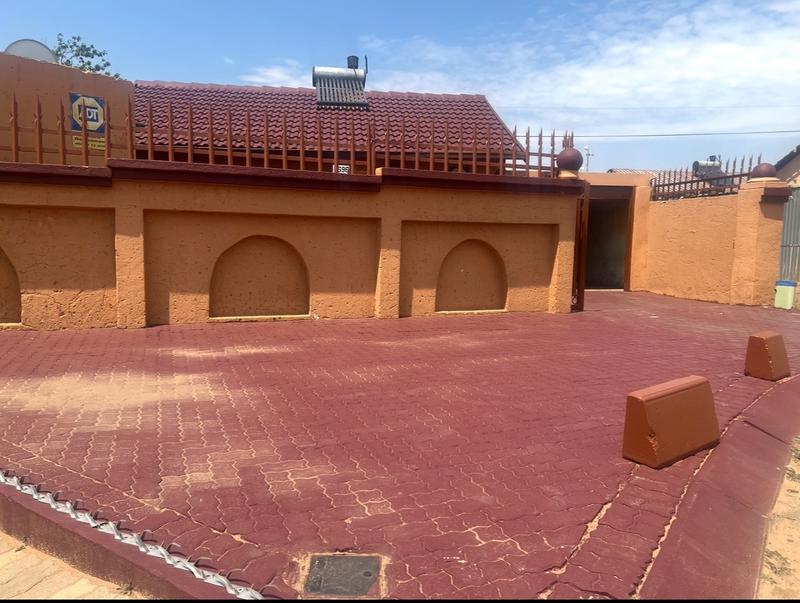 6 Bedroom Property for Sale in Tembisa Central Gauteng