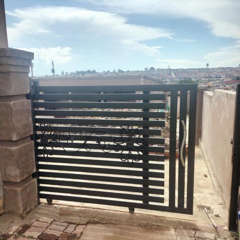 2 Bedroom Property for Sale in Tembisa Central Gauteng