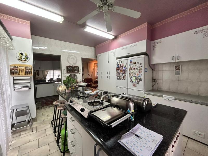 6 Bedroom Property for Sale in Selection Park Gauteng