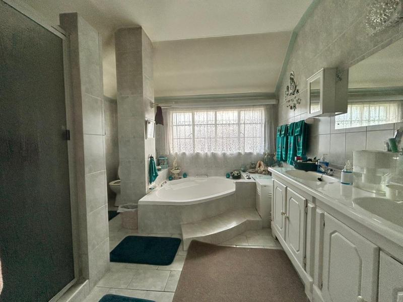 6 Bedroom Property for Sale in Selection Park Gauteng