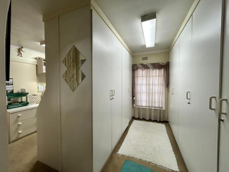 6 Bedroom Property for Sale in Selection Park Gauteng