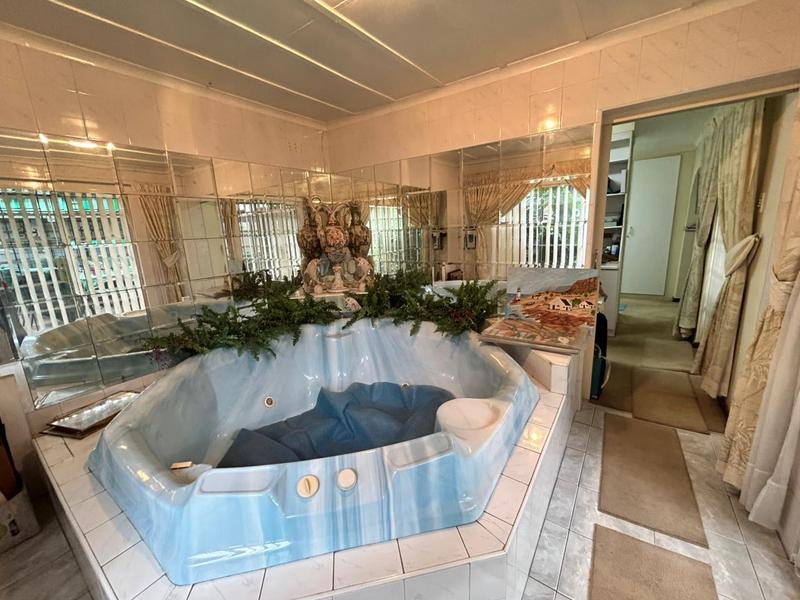 6 Bedroom Property for Sale in Selection Park Gauteng