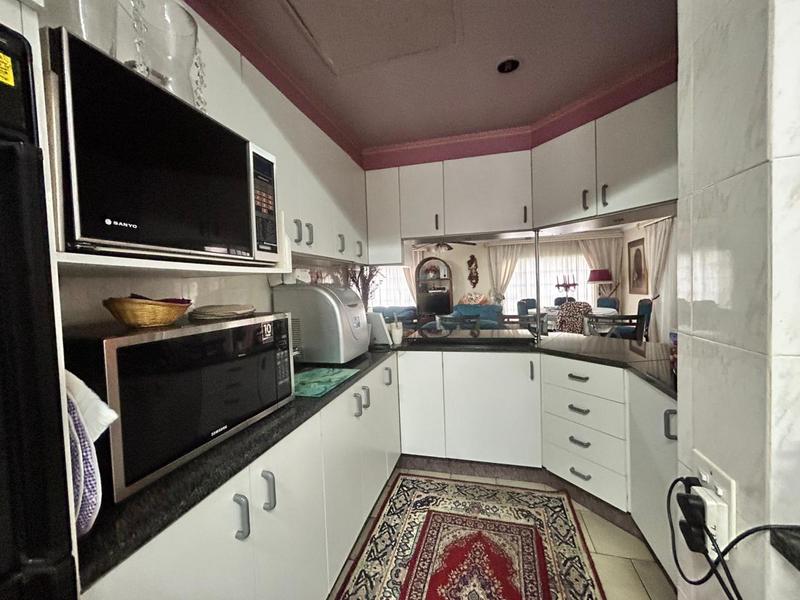 6 Bedroom Property for Sale in Selection Park Gauteng