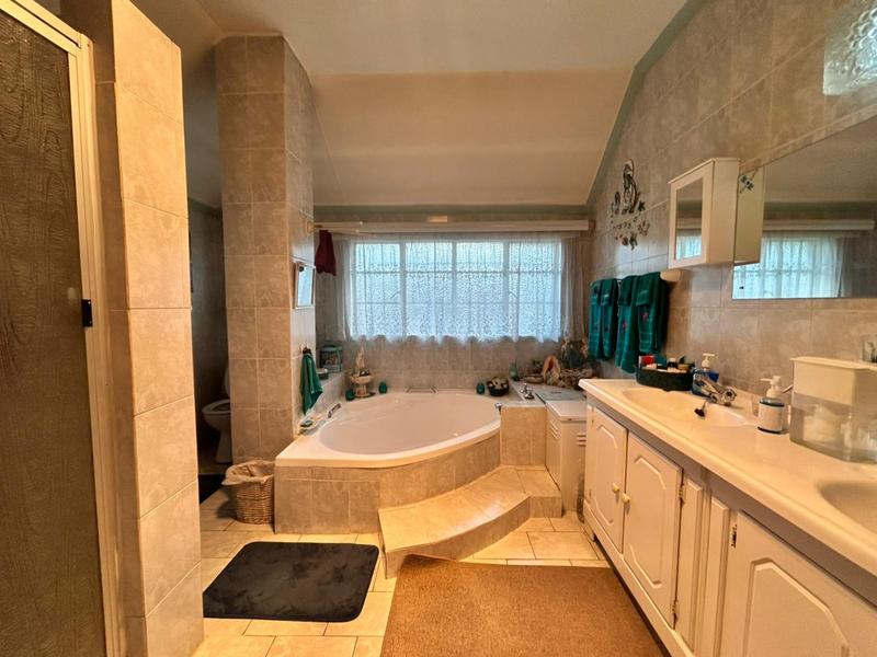 6 Bedroom Property for Sale in Selection Park Gauteng