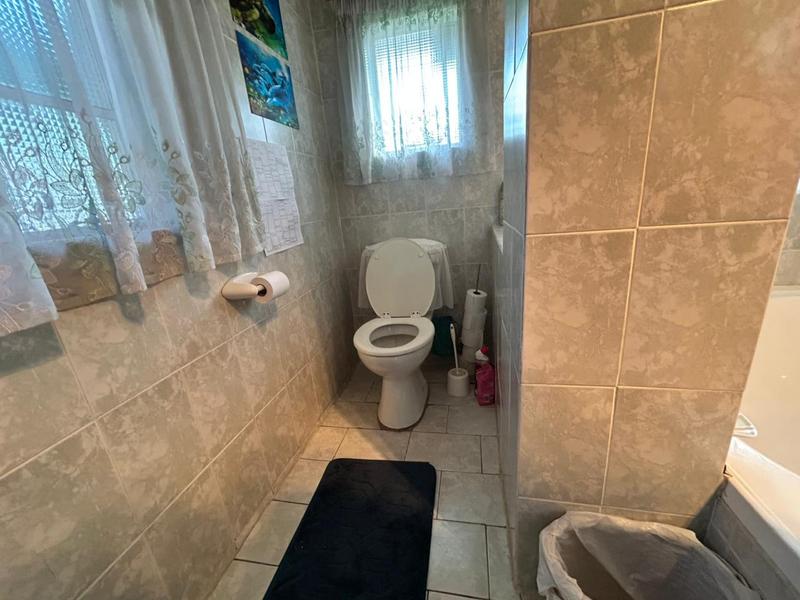 6 Bedroom Property for Sale in Selection Park Gauteng