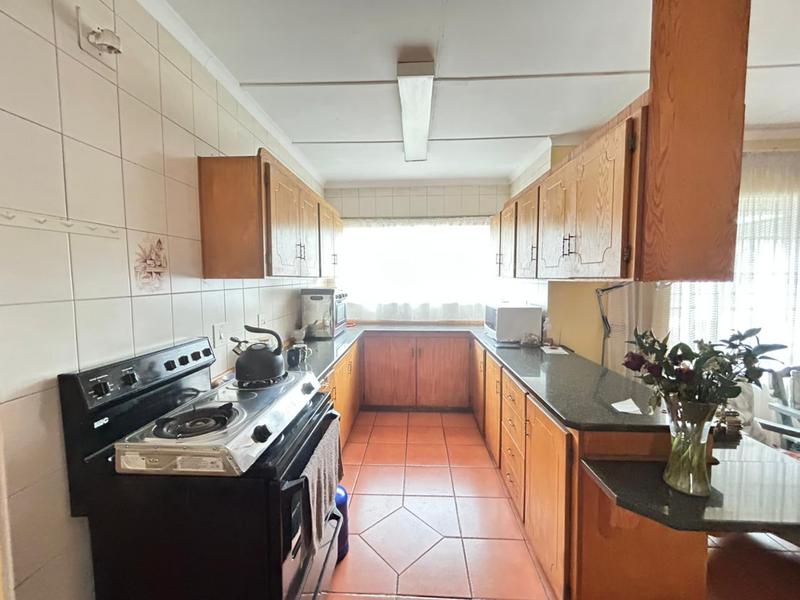 6 Bedroom Property for Sale in Selection Park Gauteng
