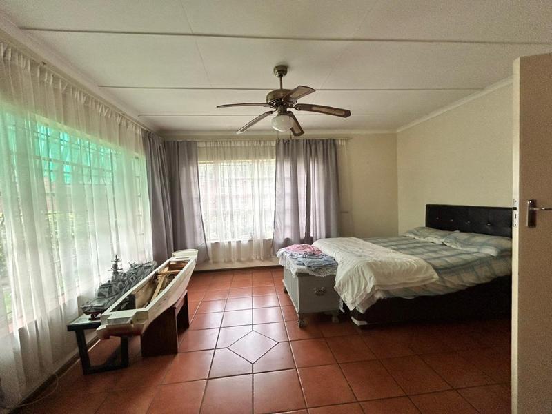 6 Bedroom Property for Sale in Selection Park Gauteng