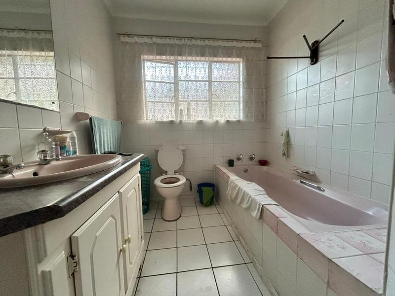 6 Bedroom Property for Sale in Selection Park Gauteng