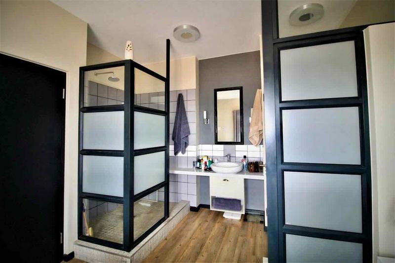 2 Bedroom Property for Sale in Rosebank Gauteng