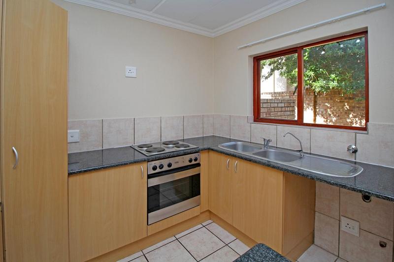To Let 2 Bedroom Property for Rent in Ruimsig Gauteng