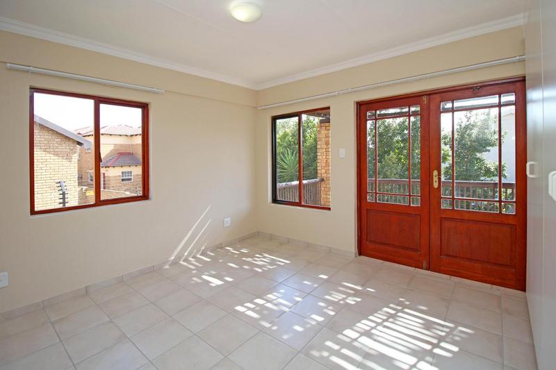 To Let 2 Bedroom Property for Rent in Ruimsig Gauteng
