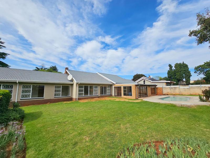 5 Bedroom Property for Sale in Constantia Kloof Gauteng