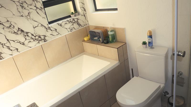 1 Bedroom Property for Sale in Beverley Gauteng