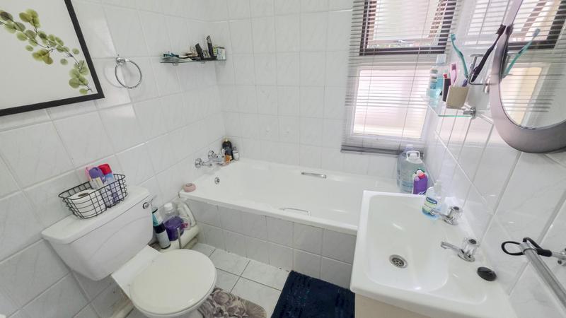 2 Bedroom Property for Sale in Sunninghill Gauteng