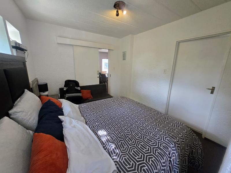 To Let 1 Bedroom Property for Rent in Parktown North Gauteng