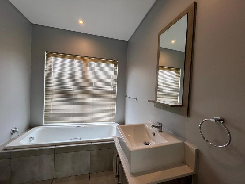 To Let 1 Bedroom Property for Rent in Broadacres Gauteng