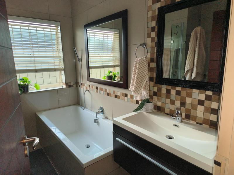 3 Bedroom Property for Sale in Faerie Glen Gauteng