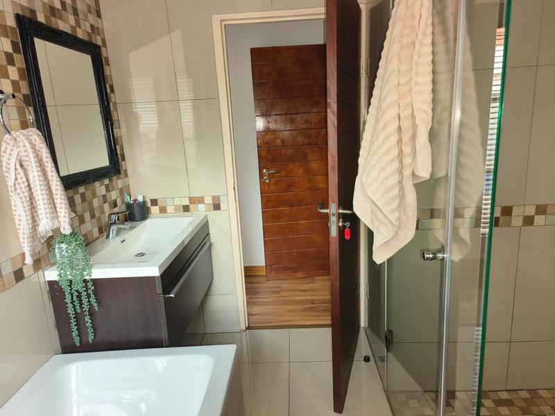 3 Bedroom Property for Sale in Faerie Glen Gauteng