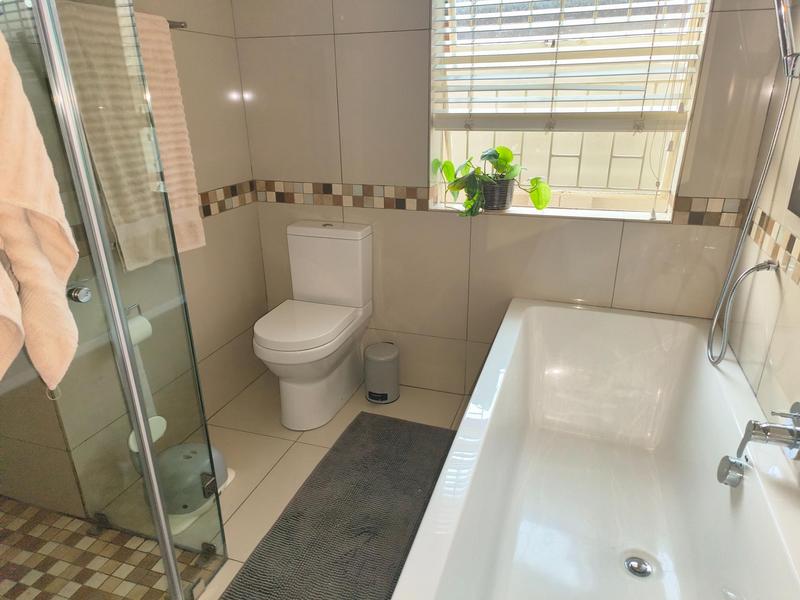 3 Bedroom Property for Sale in Faerie Glen Gauteng