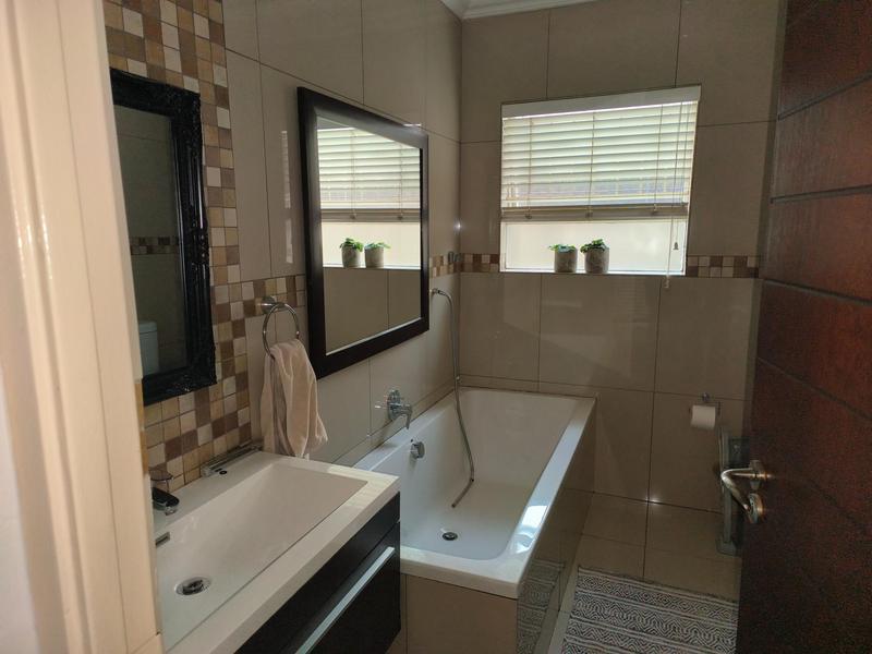 3 Bedroom Property for Sale in Faerie Glen Gauteng