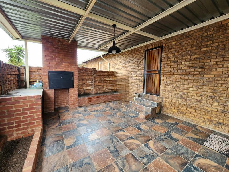 3 Bedroom Property for Sale in Florauna Gauteng