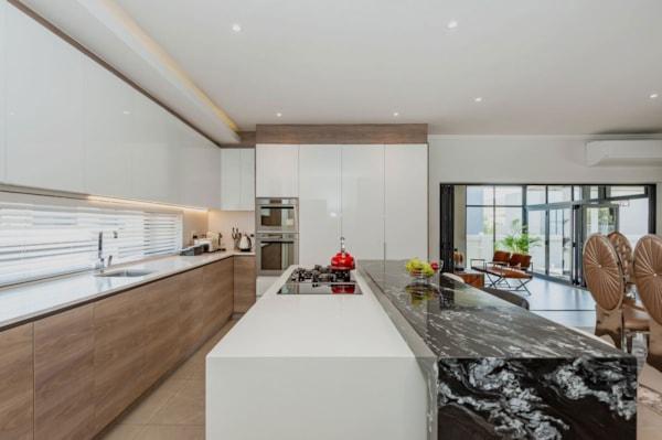 5 Bedroom Property for Sale in Aspen Hills Gauteng