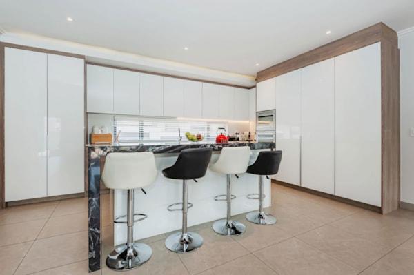 5 Bedroom Property for Sale in Aspen Hills Gauteng