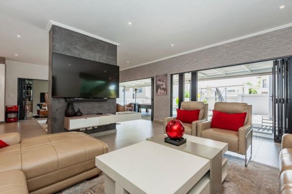 5 Bedroom Property for Sale in Aspen Hills Gauteng