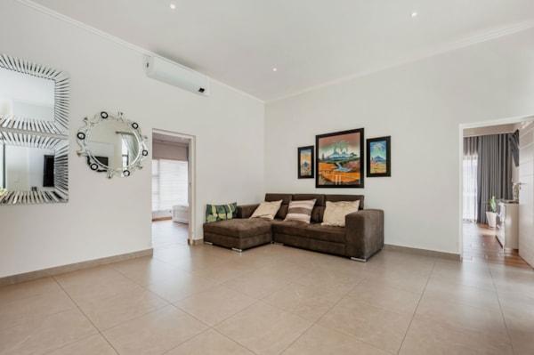 5 Bedroom Property for Sale in Aspen Hills Gauteng