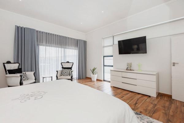 5 Bedroom Property for Sale in Aspen Hills Gauteng