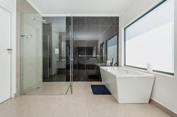 5 Bedroom Property for Sale in Aspen Hills Gauteng