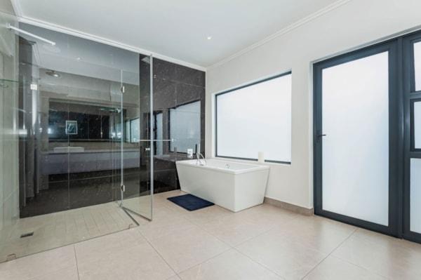 5 Bedroom Property for Sale in Aspen Hills Gauteng