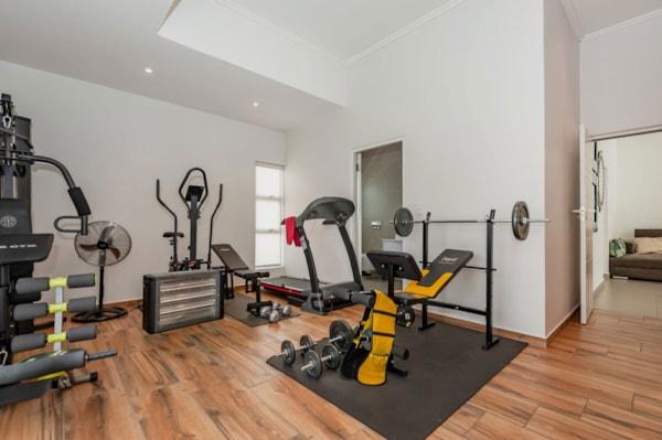 5 Bedroom Property for Sale in Aspen Hills Gauteng