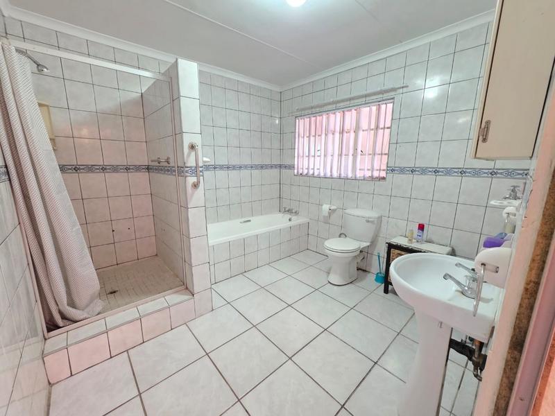 5 Bedroom Property for Sale in Meyerton Central Gauteng