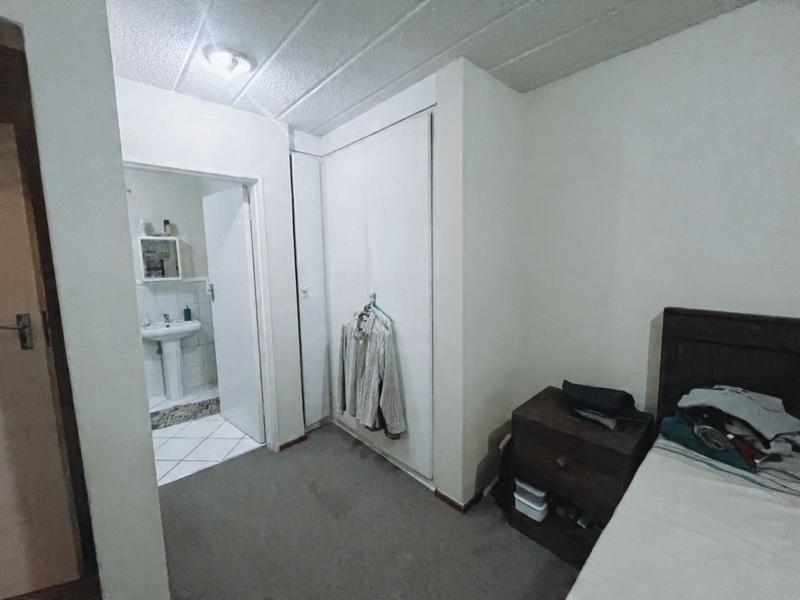 2 Bedroom Property for Sale in Robindale Gauteng