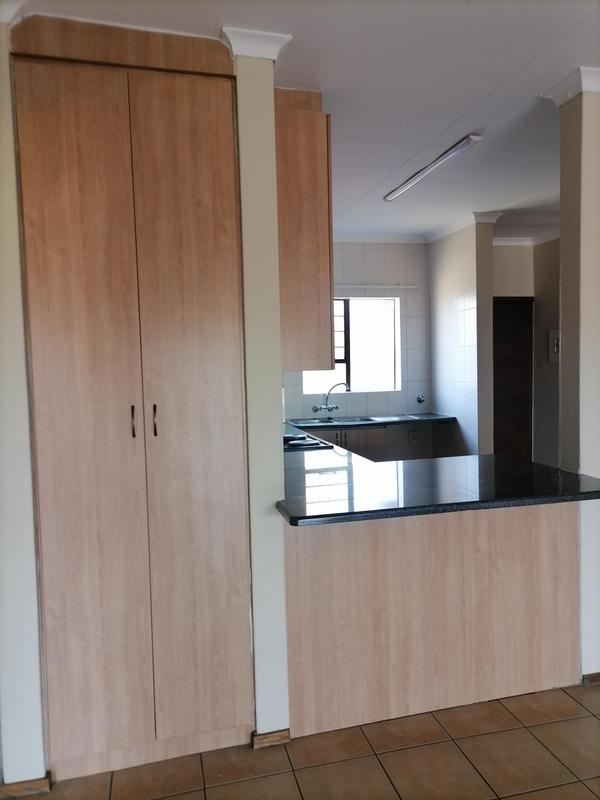 To Let 2 Bedroom Property for Rent in Sonneveld Gauteng