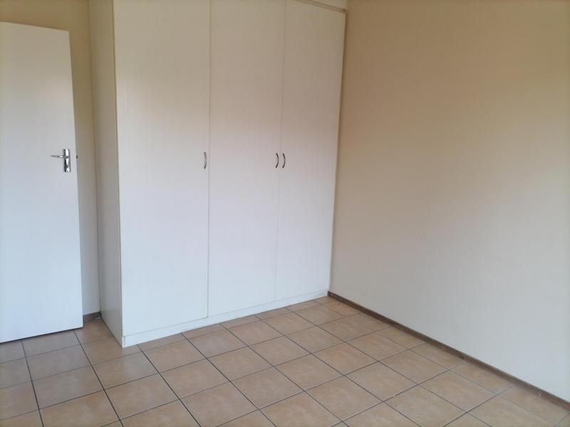 To Let 2 Bedroom Property for Rent in Sonneveld Gauteng